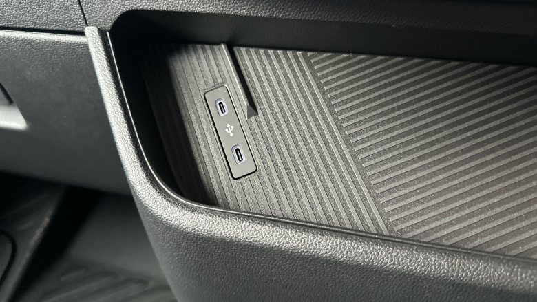 Renault Master Mwb Diesel Fwd MM35 Blue dCi 130 Advance Medium Roof Van